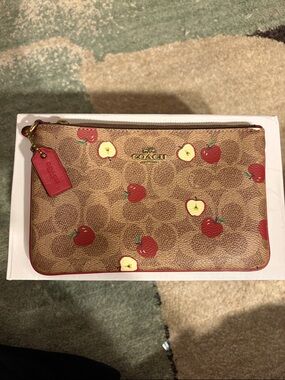 Coach 🍎 Apple Leather Wallet